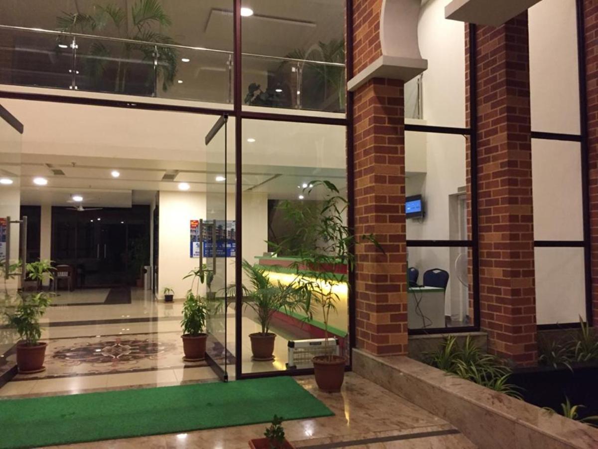 Five Falls Resort Kuttālam Екстериор снимка